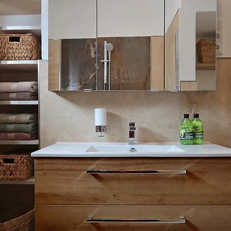 Apartman Ankommen Und Wohlfuehlen! 124 Qm In Altstadt-naehe *